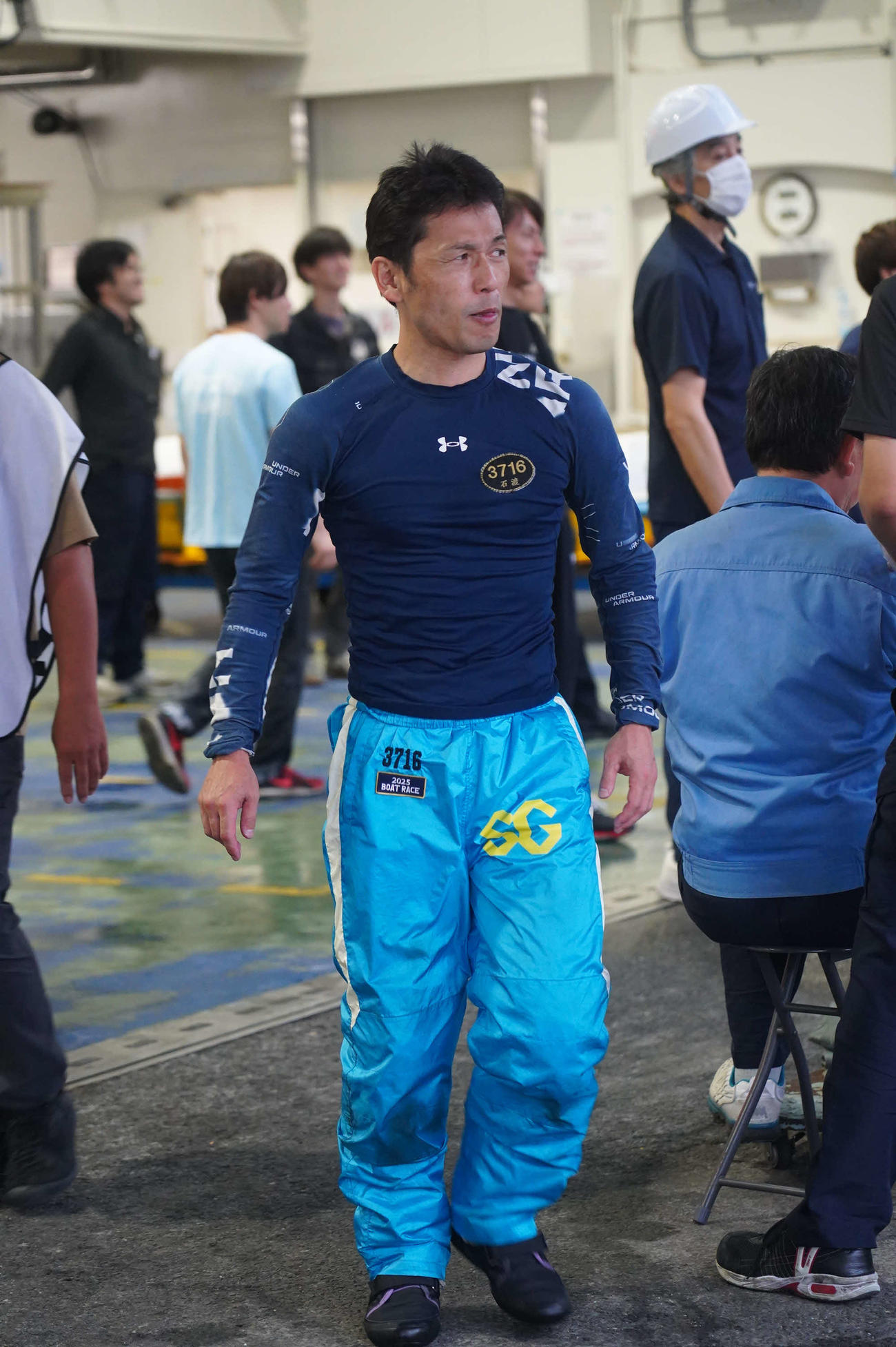 石渡鉄兵が初日12Rを制して連勝。勝利者インタビューへと向かう