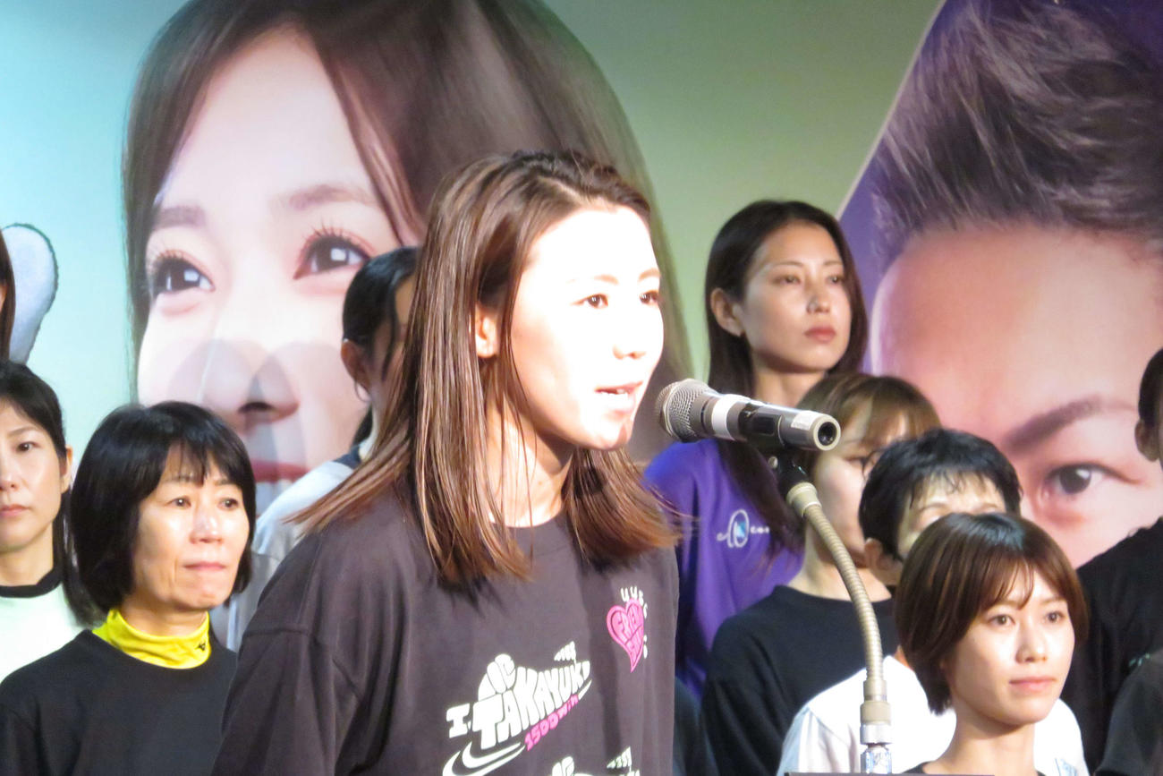 オープニングセレモニー、鎌倉涼が登場すると大歓声が上がった