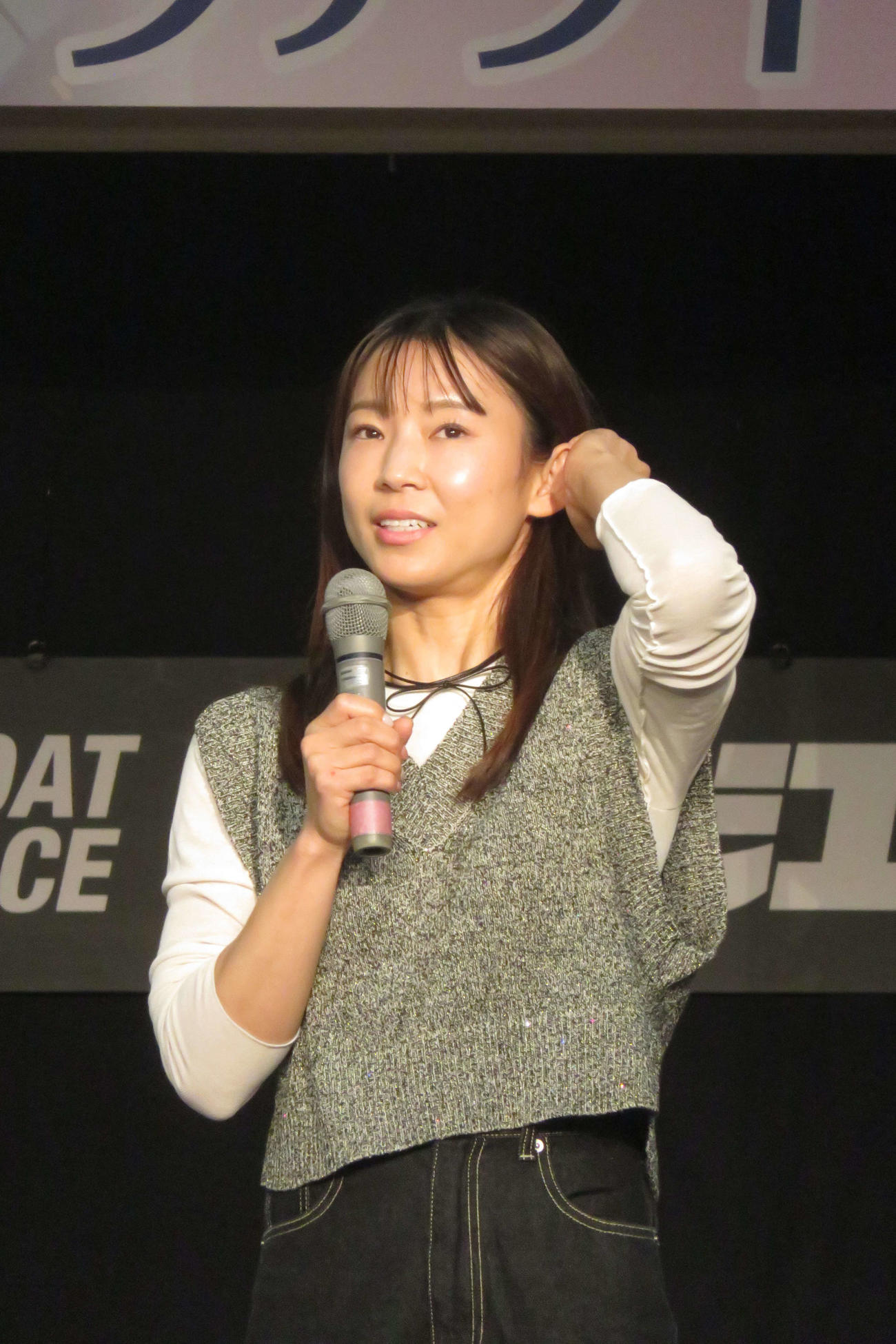 守屋美穂がトークショー。多くのファンが集まった