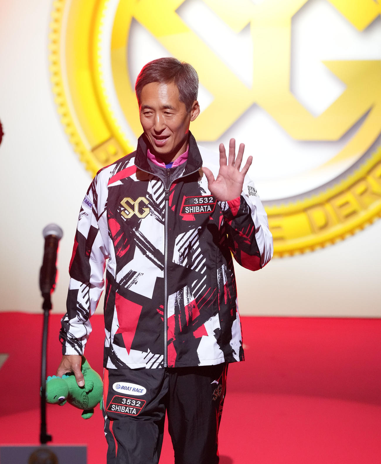 SG第72回ボートレースダービー「初日」　オープニングセレモニーであいさつをする柴田光（撮影・森本幸一）