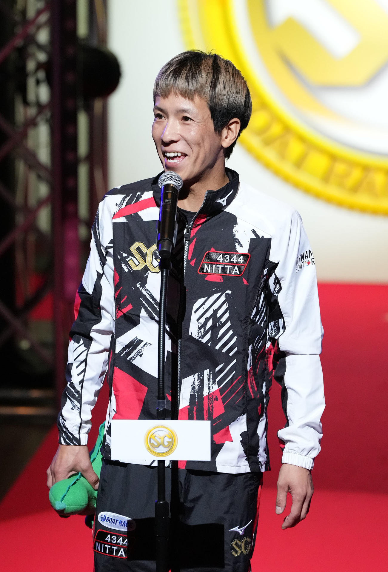 オープニングセレモニーであいさつをする新田雄史（撮影・森本幸一）