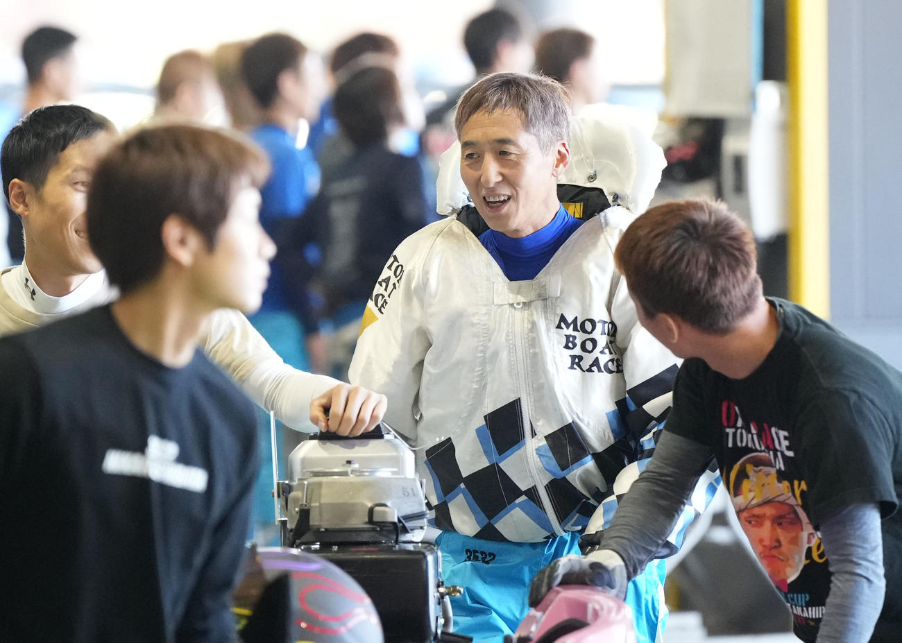 1R・1着でSG初勝利を挙げ笑顔を見せる柴田光（中央）（撮影・森本幸一）