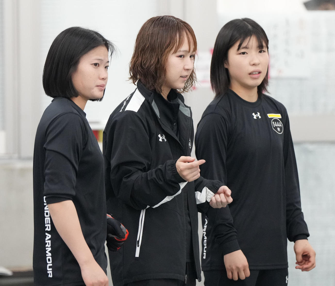 日刊スポーツ杯争奪　第55回蒲郡大賞典「前検日」　左から志賀美優（5439）と永田楽（5296）と林風音（5444）
