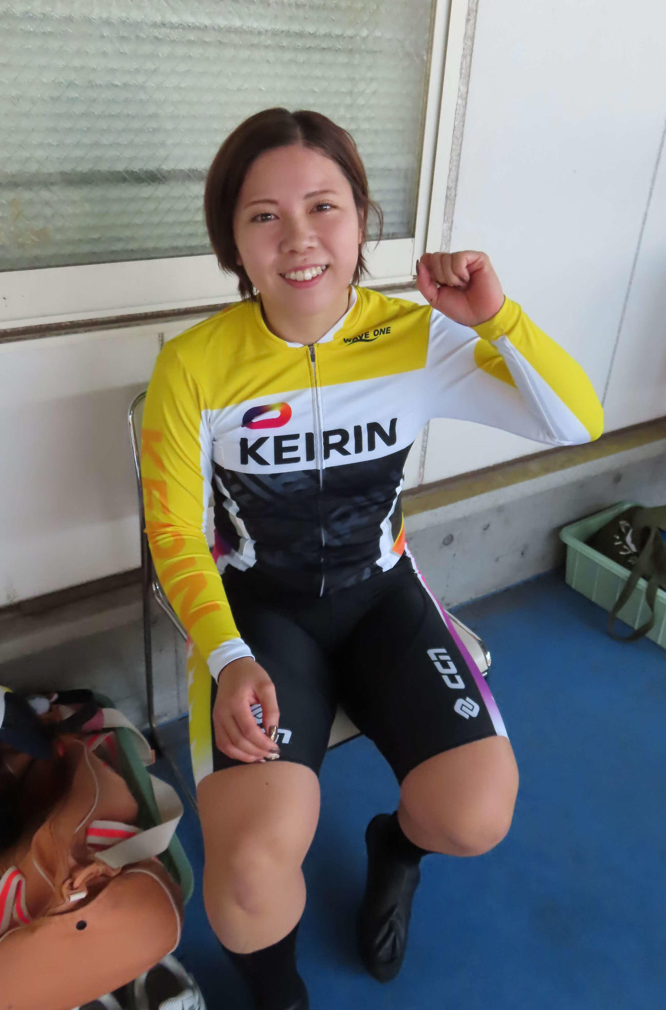 予1・6R、地元初勝利を挙げてガッツポーズをする豊田美香