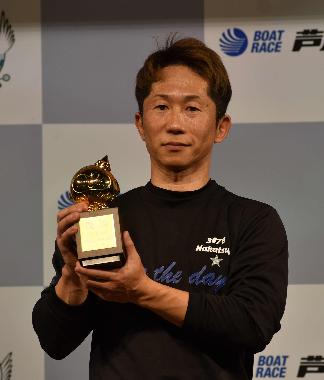 今年10度目の優勝を芦屋ボートで飾った中辻崇人