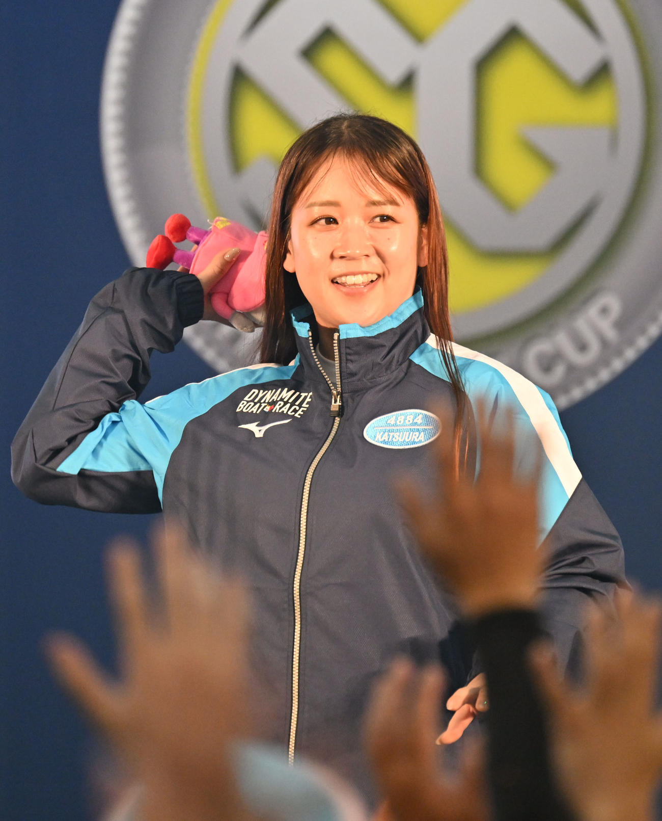 開会式で笑顔を見せる勝浦真帆（撮影・林敢治）
