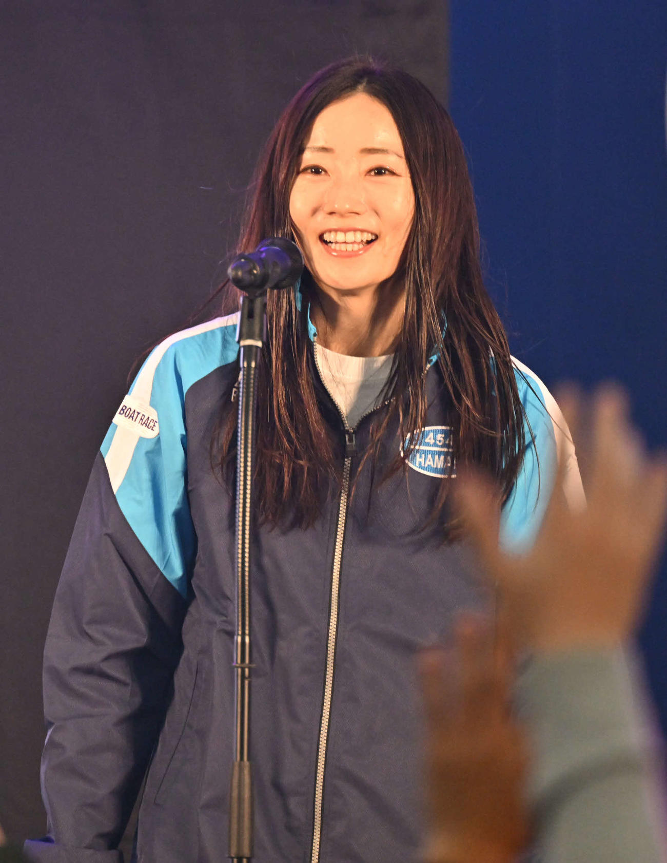 浜田亜理沙（撮影・林敢治）