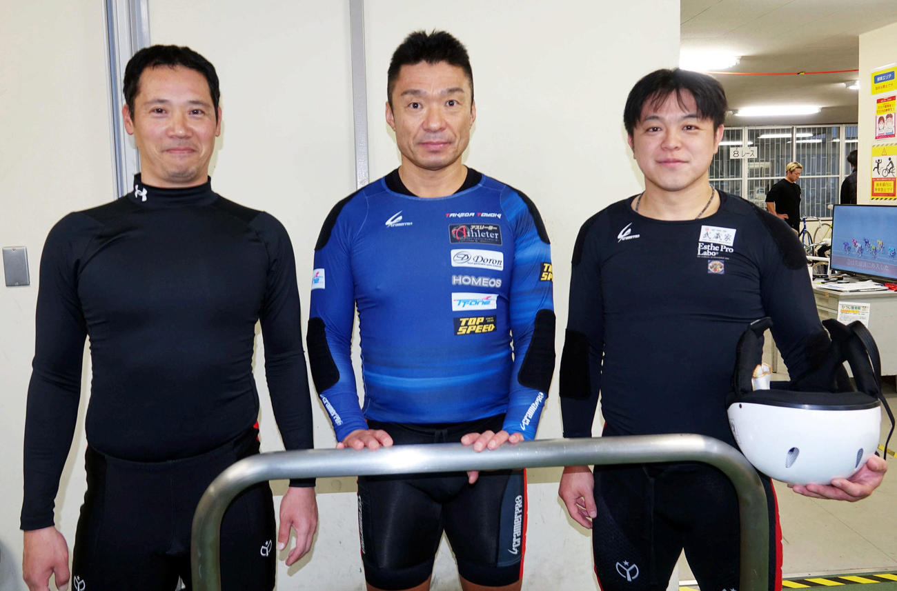 地元から3人が決勝へ。武田豊樹を中心に吉沢純平（右）と山下渡