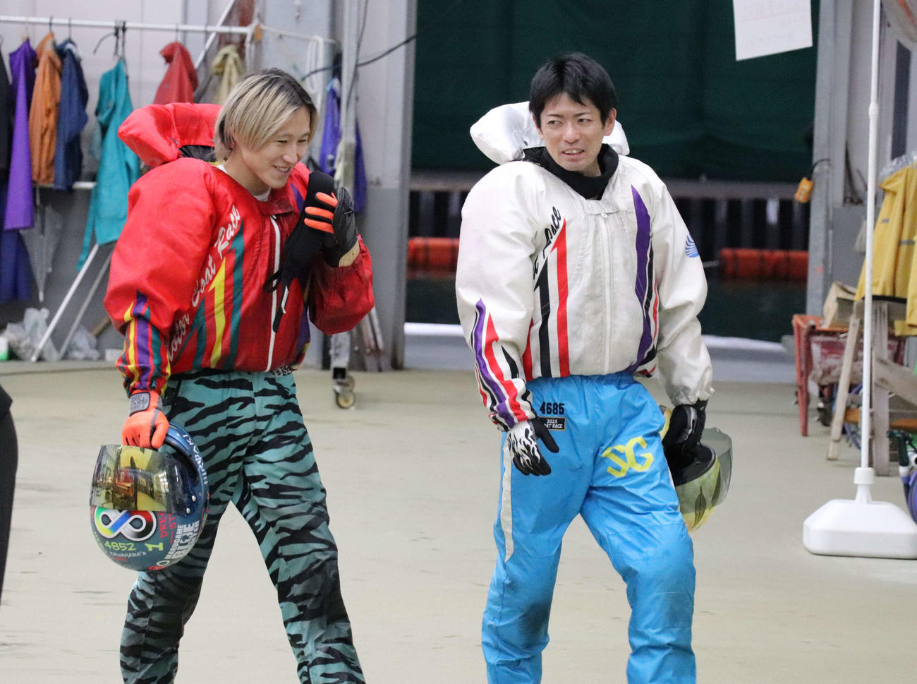 準優9Rで1着の島村隆幸（右）と2着の川原祐明