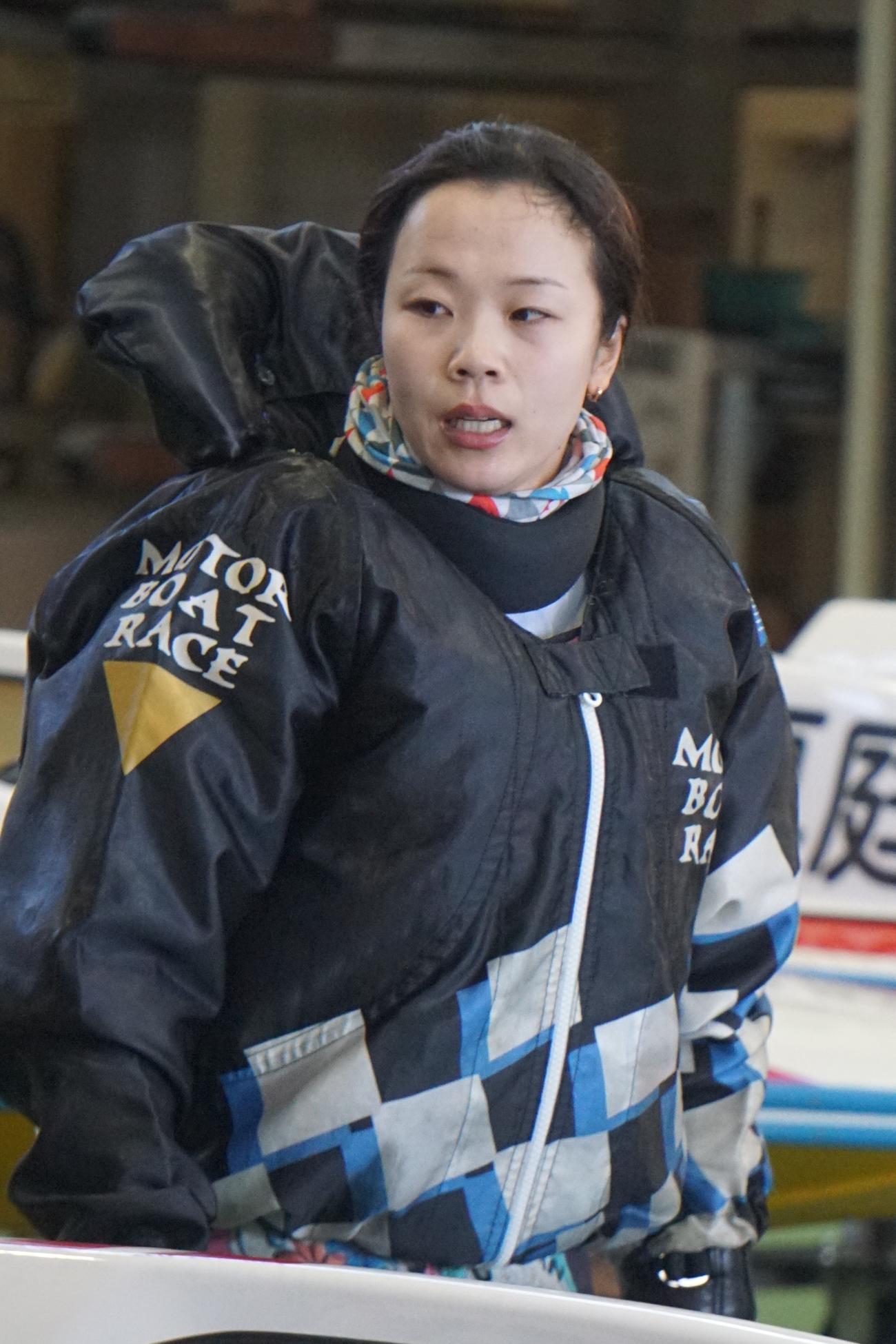 滝沢織寧が男子選手を相手に奮闘中だ