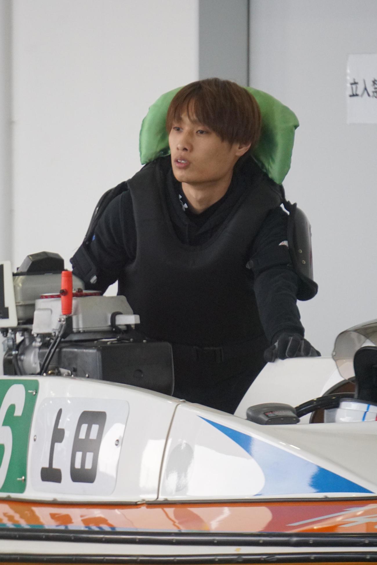 上田龍星が2場所連続優勝へ好発進を決める