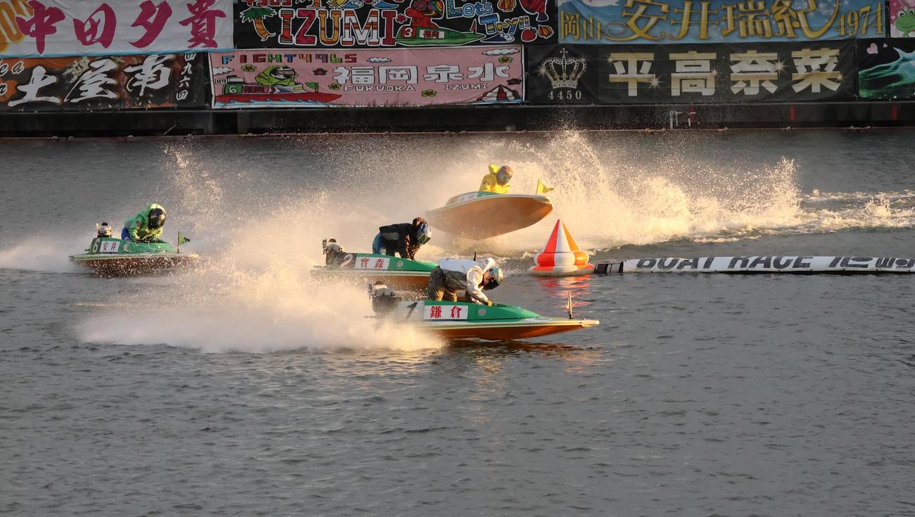 優勝戦は4艇立てとなったが、鎌倉涼が落ち着いて逃げ切り成功。Vをつかんだ（撮影・北條直治）