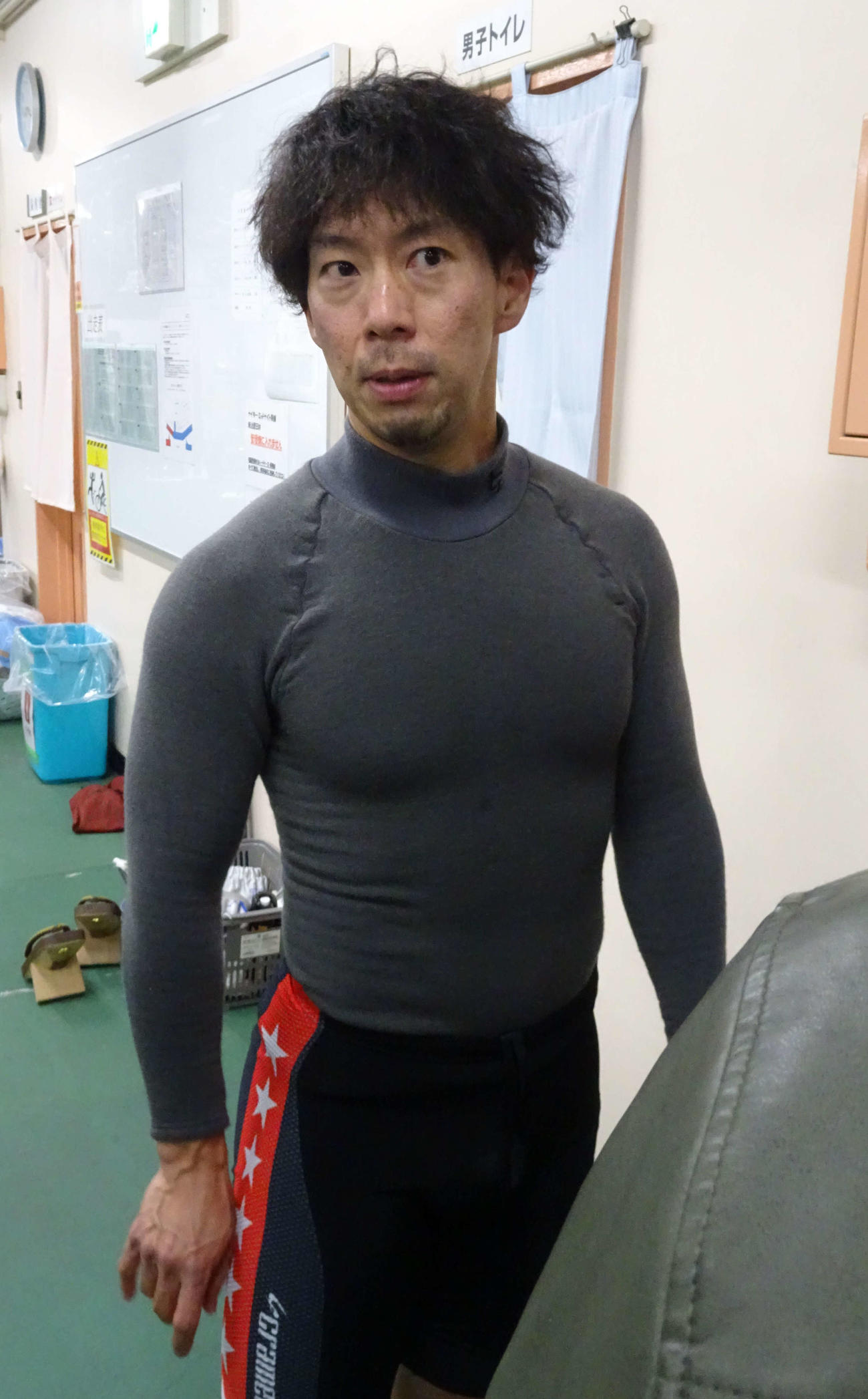 柏野智典の支援を受けた岡崎智哉が決勝で自在に立ち回る
