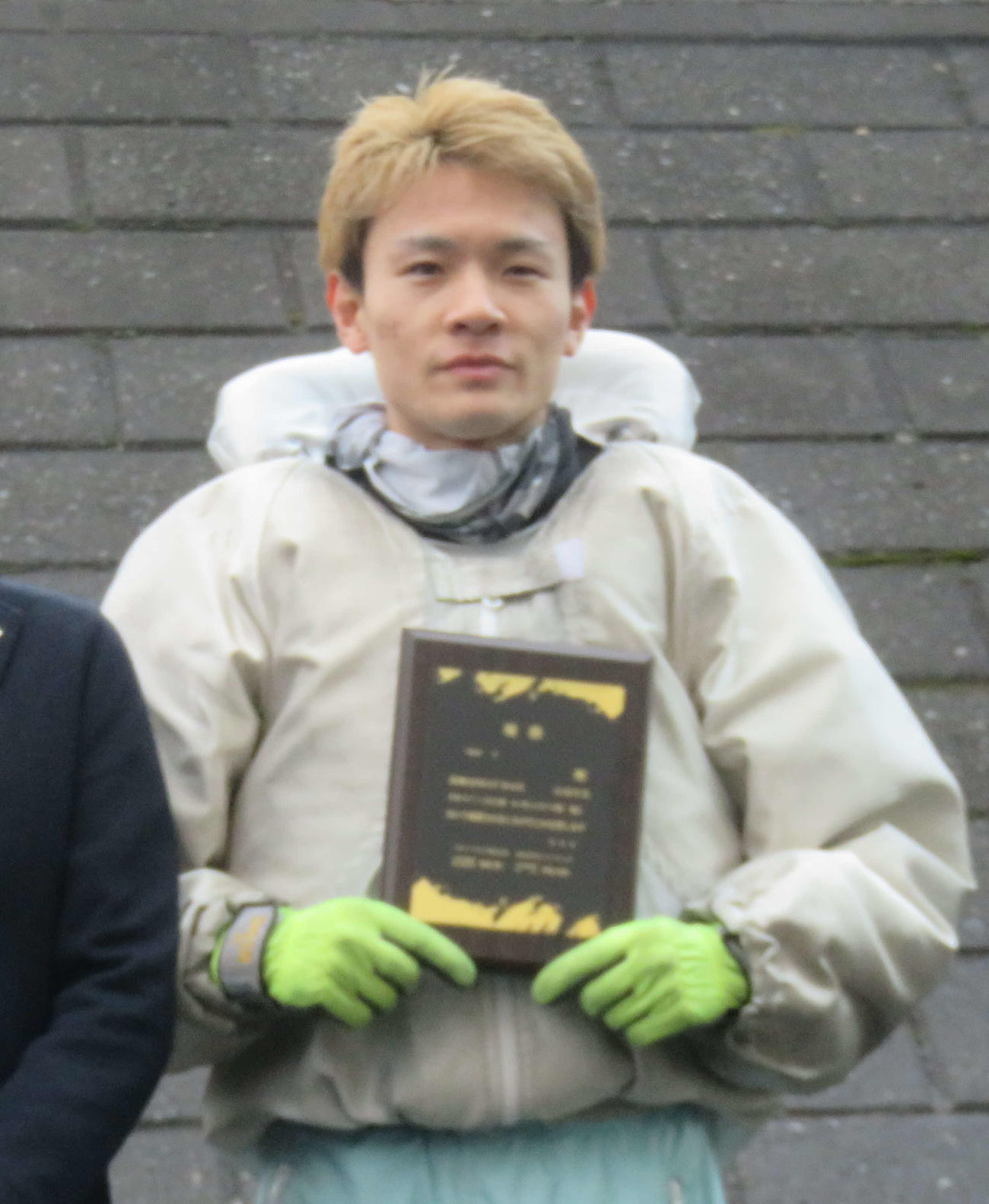 優勝盾を持つ竹下大樹