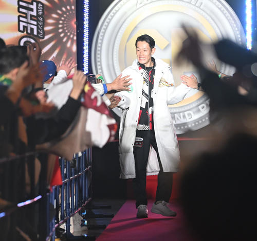 ボートレース】賞金ランク1位の茅原悠紀が選手紹介式であいさつ「今週