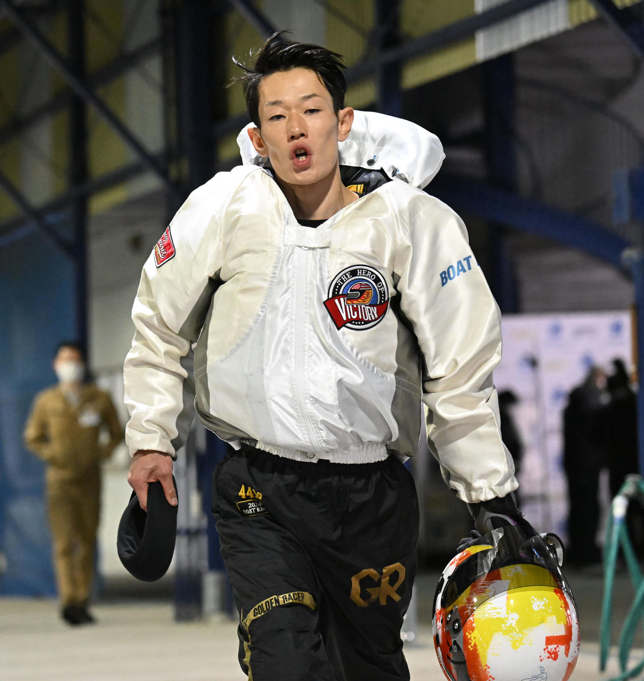 TR2nd1回戦12R、声をあげながらダッシュで引き揚げる茅原悠紀（撮影・和賀正仁）