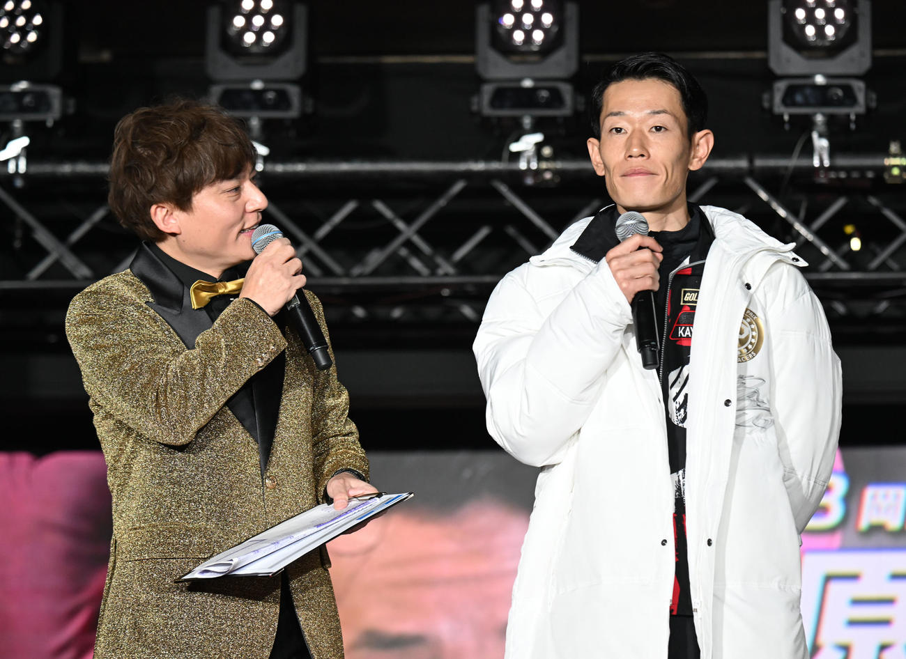 トライアル2ndの出場選手インタビューを受ける茅原悠紀（撮影・和賀正仁）
