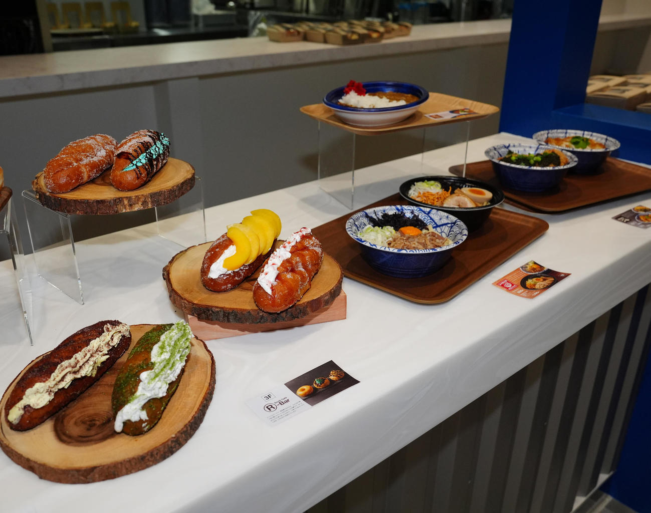 ボートレース平和島新スタンド棟1期で販売される食事（撮影・江口和貴）