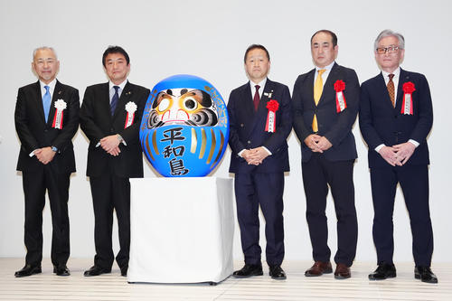 ボートレース】迫力レースにおなかも満足 施設改善第1期の新スタンド