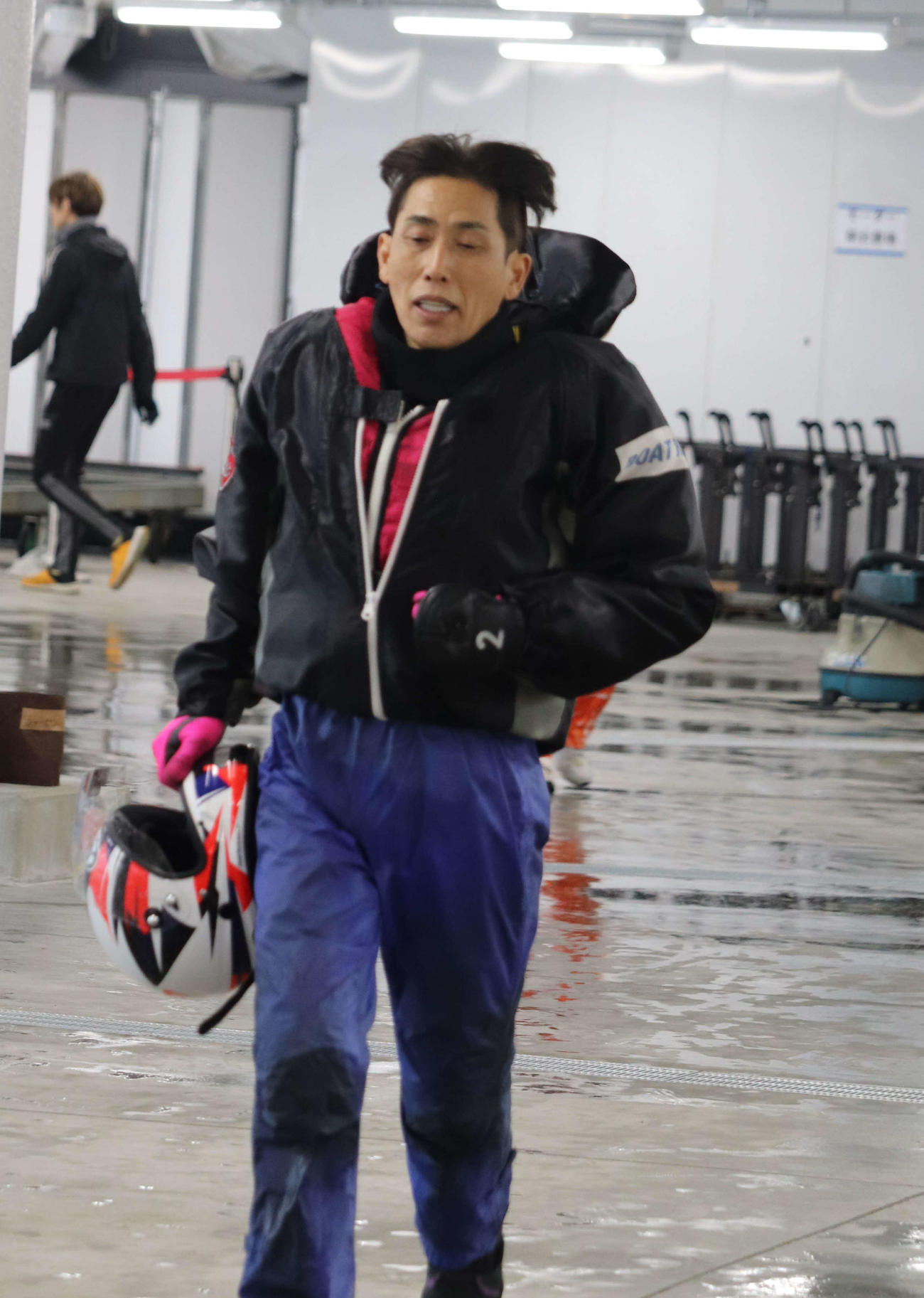 得意のカドまくり決めて意気揚々と引き上げてくる渡修平（撮影・神田成史）