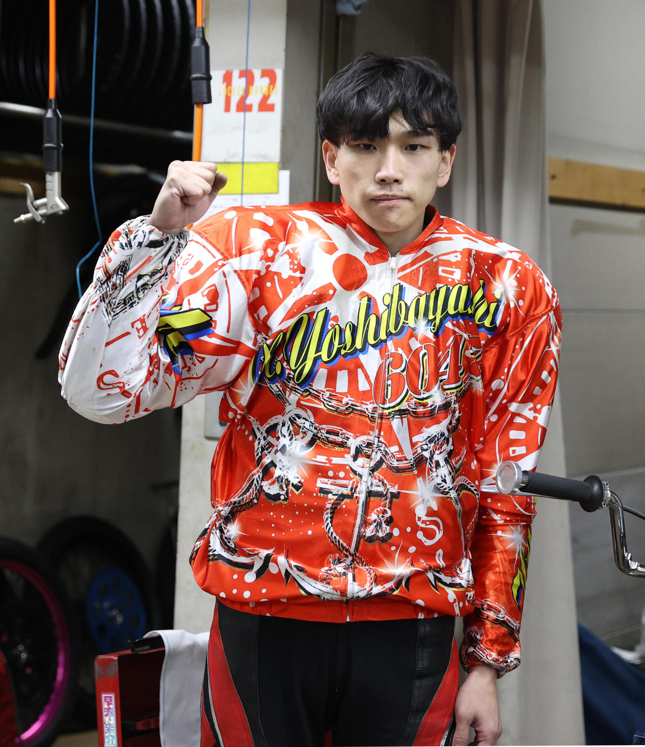 SS王座トライアル戦の前検でガッツポーズする吉林直都（撮影・柴田隆二）