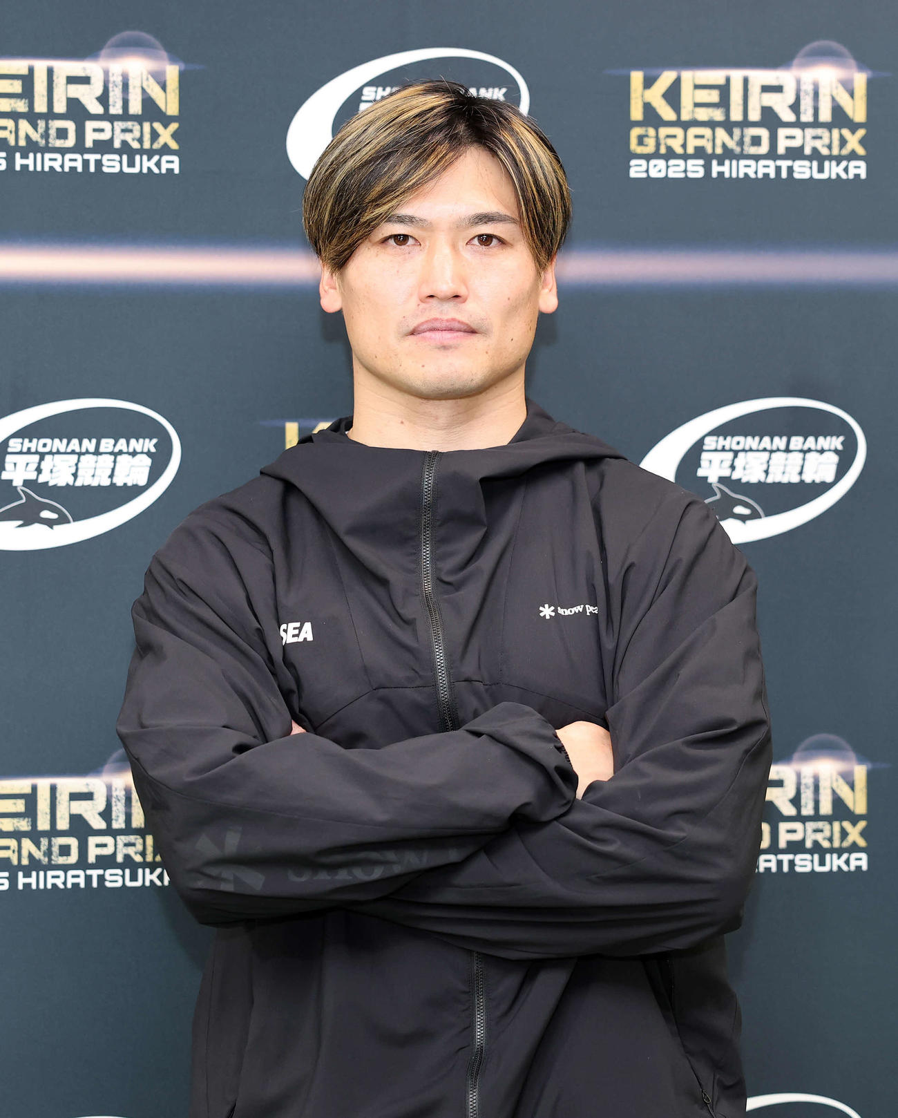 ポーズを決める阿部（撮影・鈴木正人）