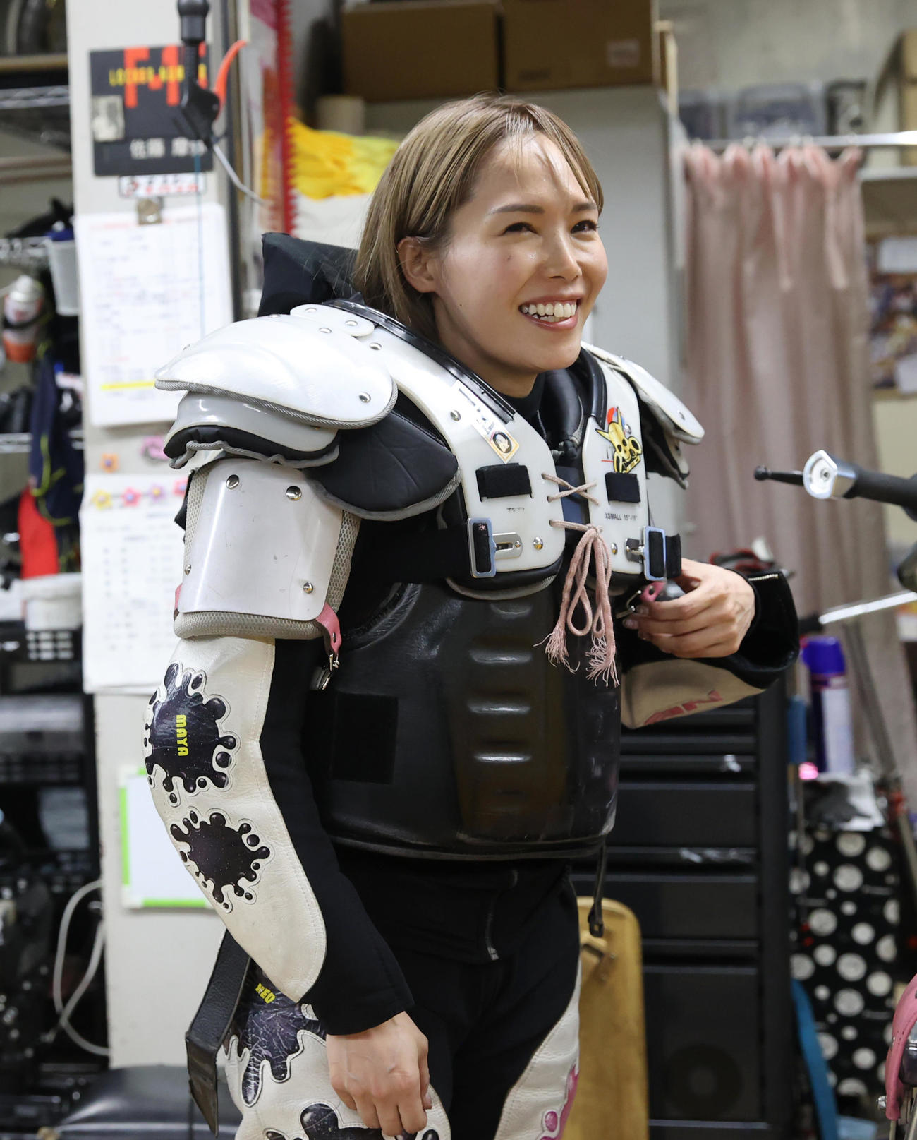 SS王座戦・TR3回戦12Rで3着の佐藤摩弥は笑顔を見せる（撮影・柴田隆二）