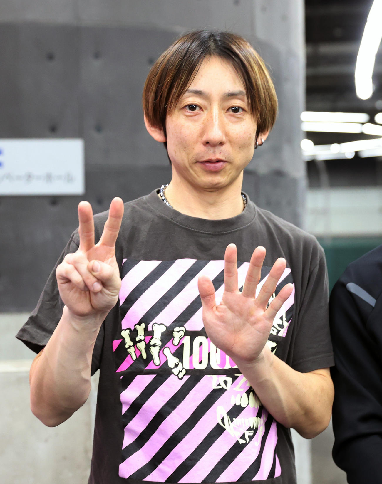 SSシリーズ準決勝戦7Rで1着の平田雅崇は7連勝のポーズをする（撮影・柴田隆二）