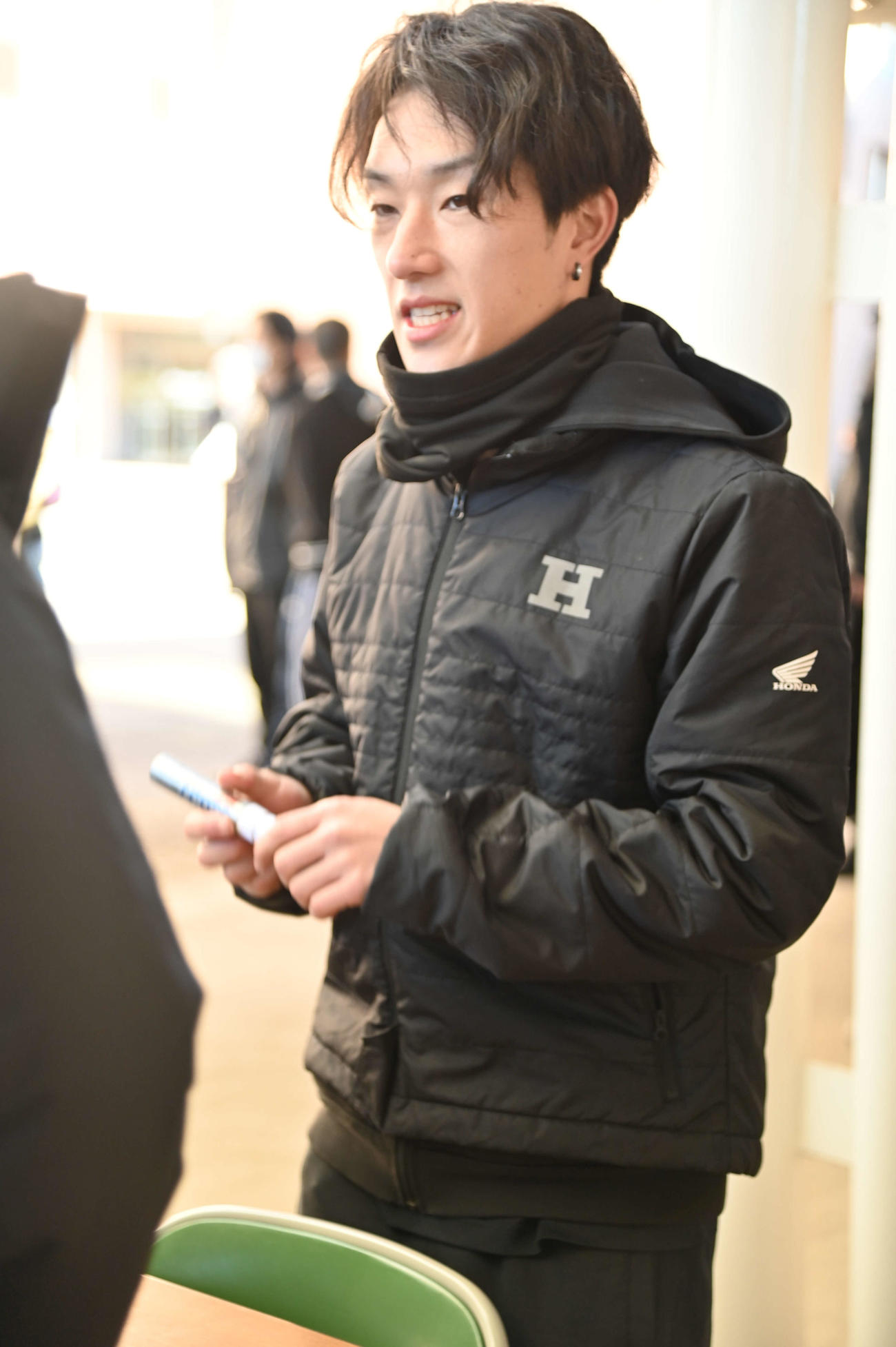 ファンサービスを行う黒川京介
