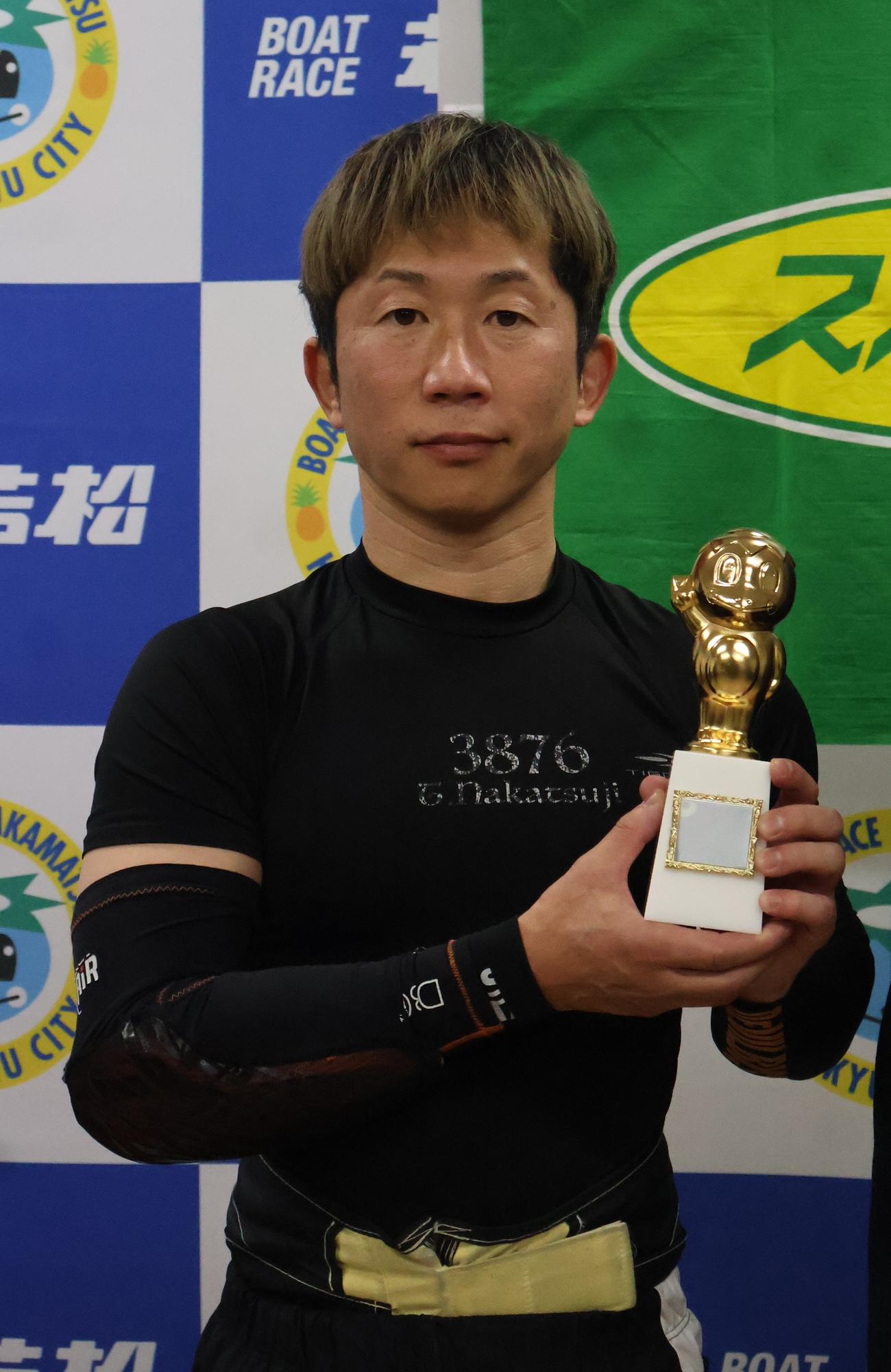 インから逃げ切り、今年初優勝を飾った中辻崇人