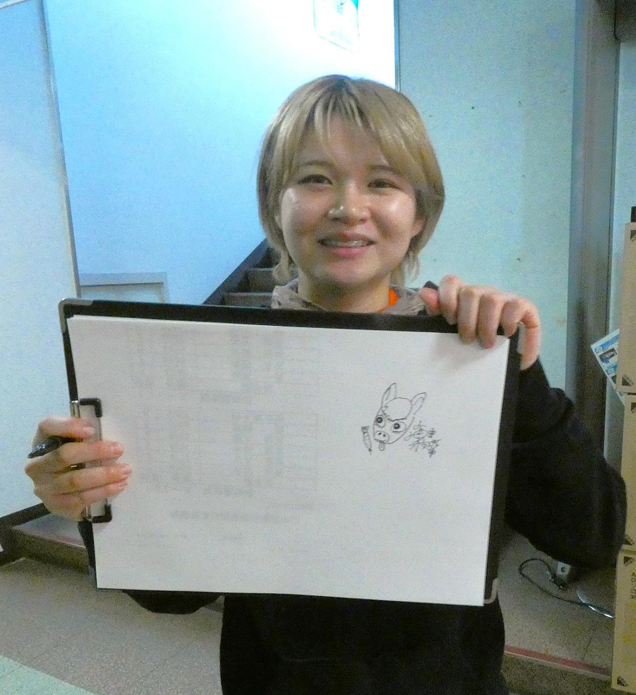 田上凜の趣味の一つは絵を描くこと（撮影・前原一樹）