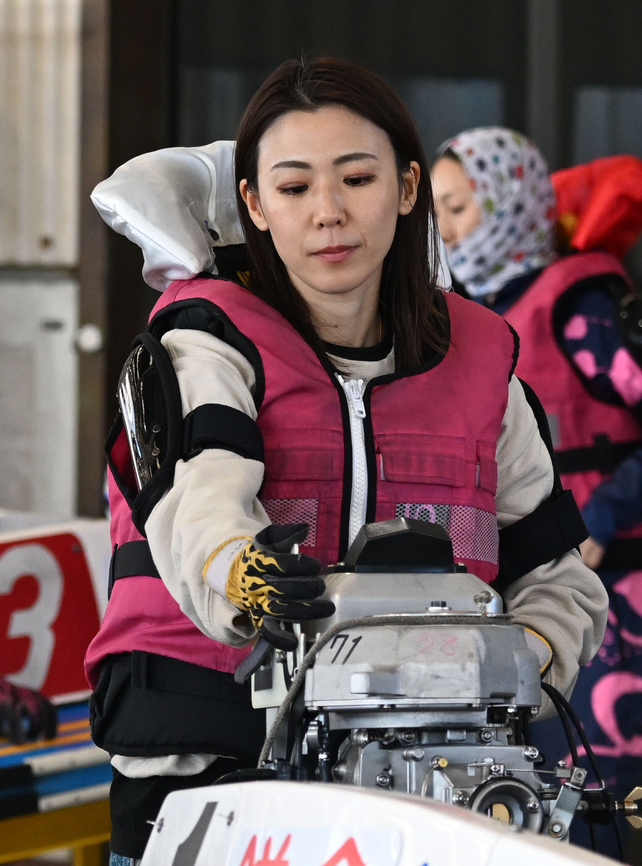 ヴィーナスシリーズ第19戦是政プリンセスカップ前検日、調整する鎌倉（撮影・千葉一成）