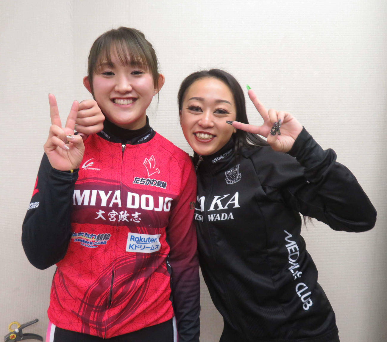 同期で仲がいい地元星野しほ（左）と木下宙（撮影・栗田文人）
