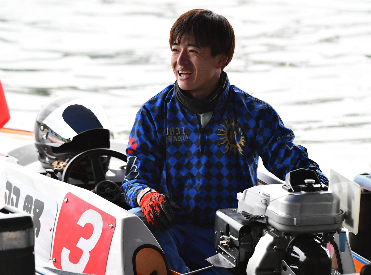 G1全日本王座決定戦1日目　談笑する4831羽野直也（撮影・岩下翔太）