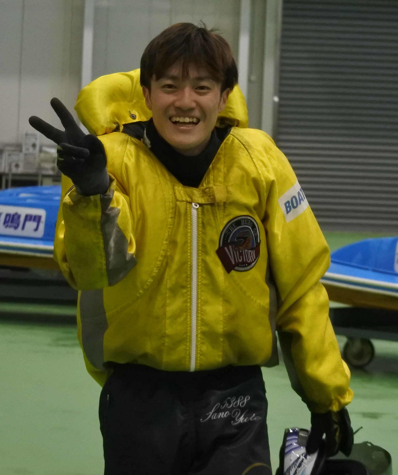 佐野優都は予選ラストで会心の2着。満面の笑みでポーズを作る