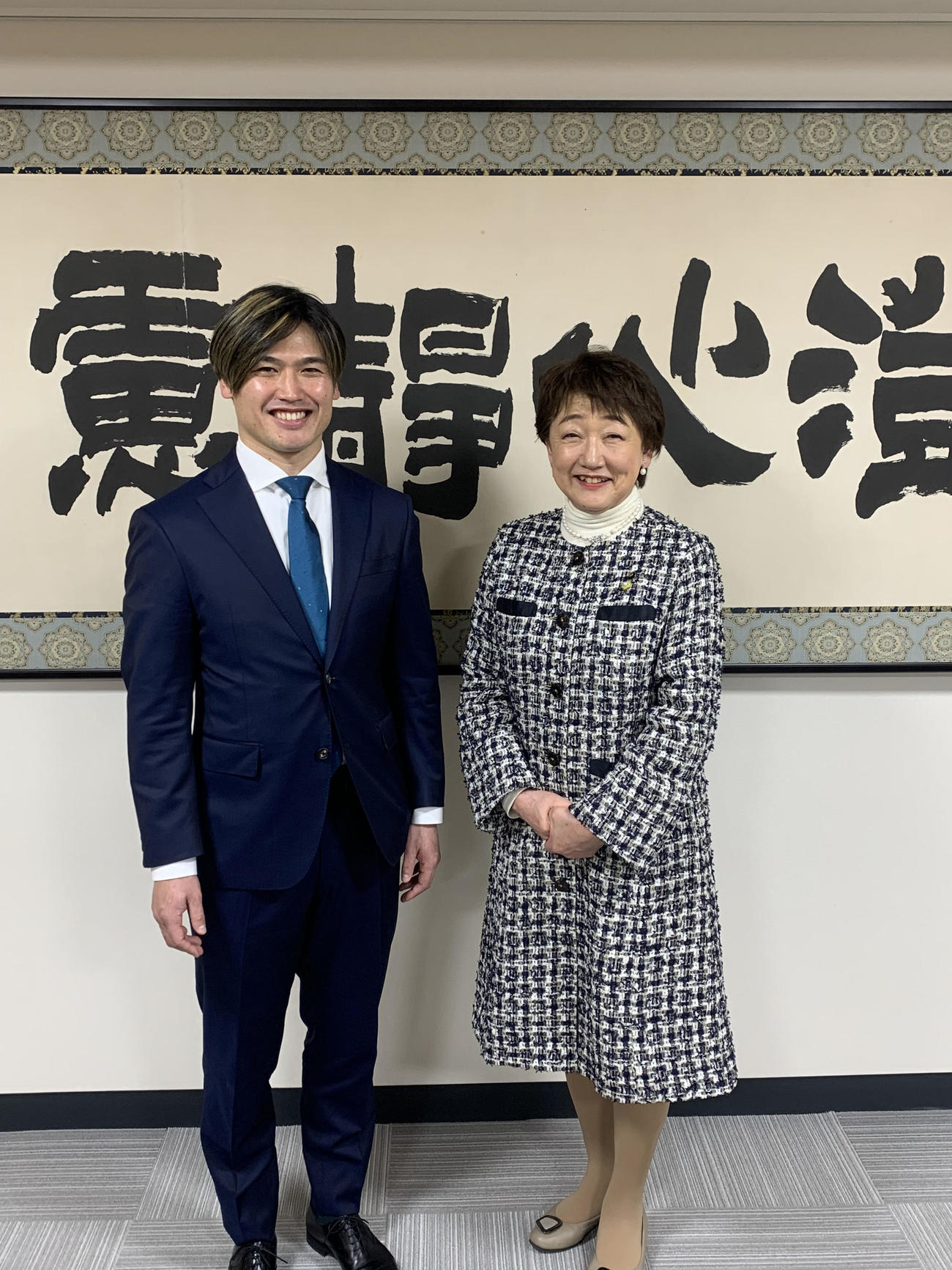 仙台市の郡和子市長（右）を表敬訪問した阿部拓真