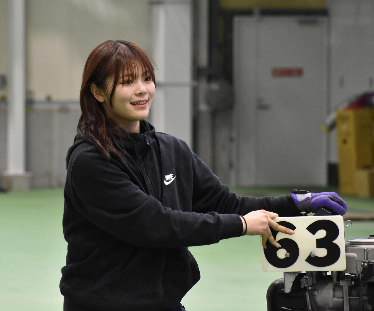 ピットでは人一倍動き回る井上遥妃