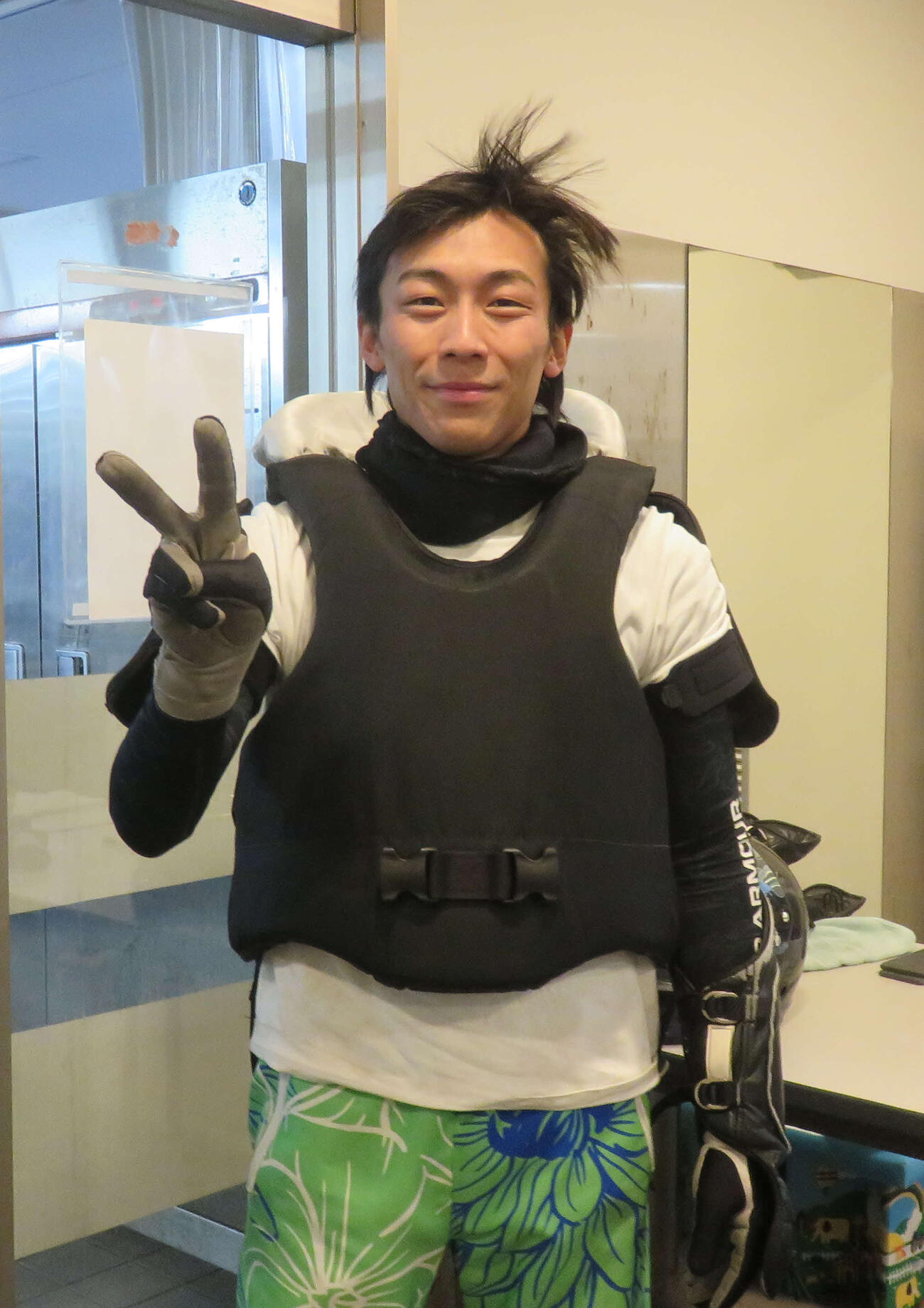 木田峰由季は通算6度目の優勝にVサインでこたえた