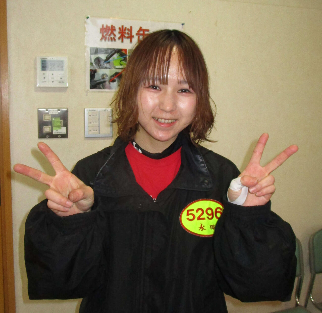 2コースまくりを決めて3連単5万円超えの高配当をたたき出し、Vサインの永田楽