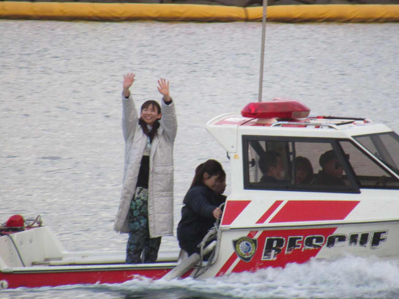 ウイニングランでファンの歓声に応える守屋美穂