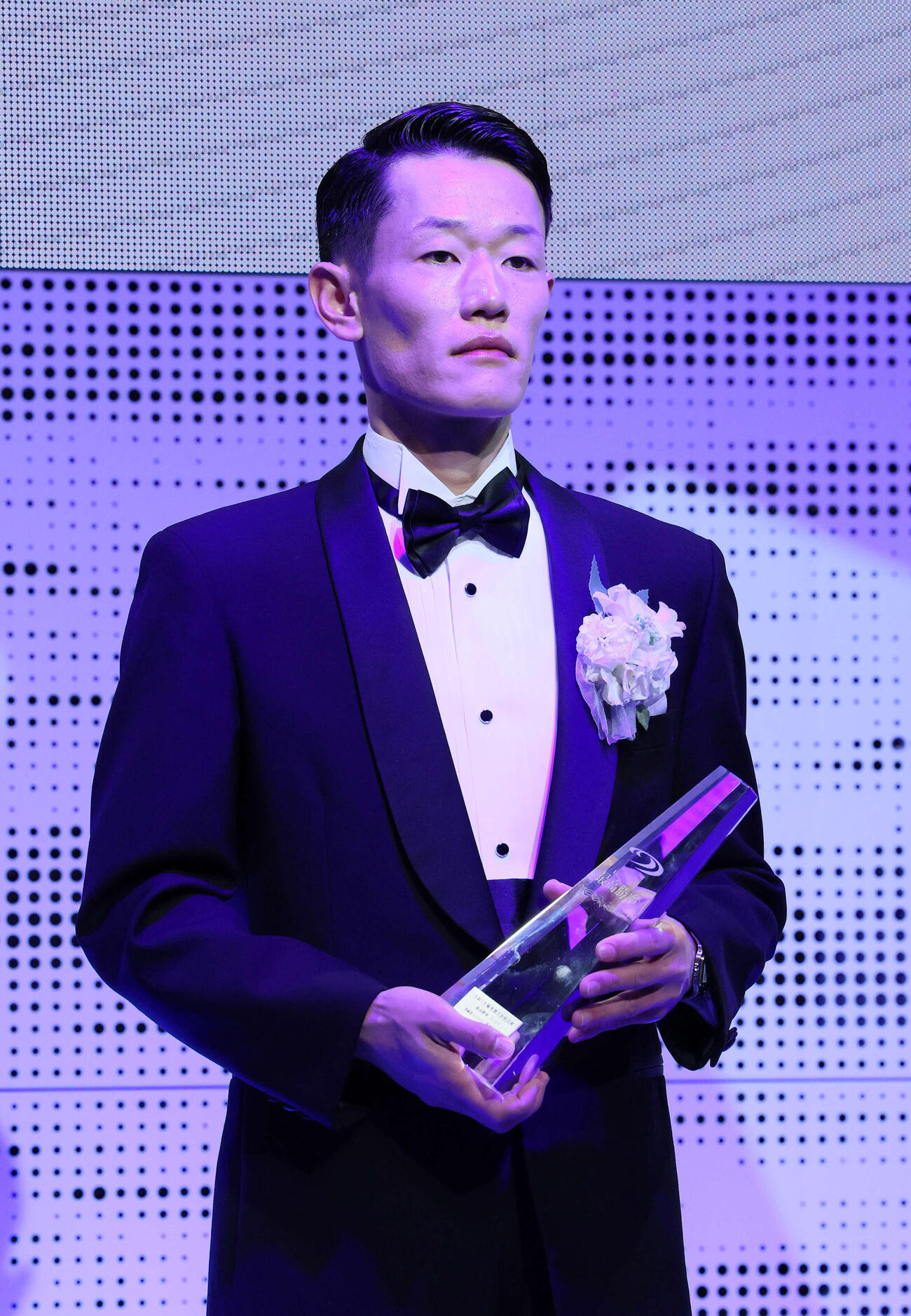 最高勝率選手を受賞した茅原悠紀（撮影・丹羽敏通）