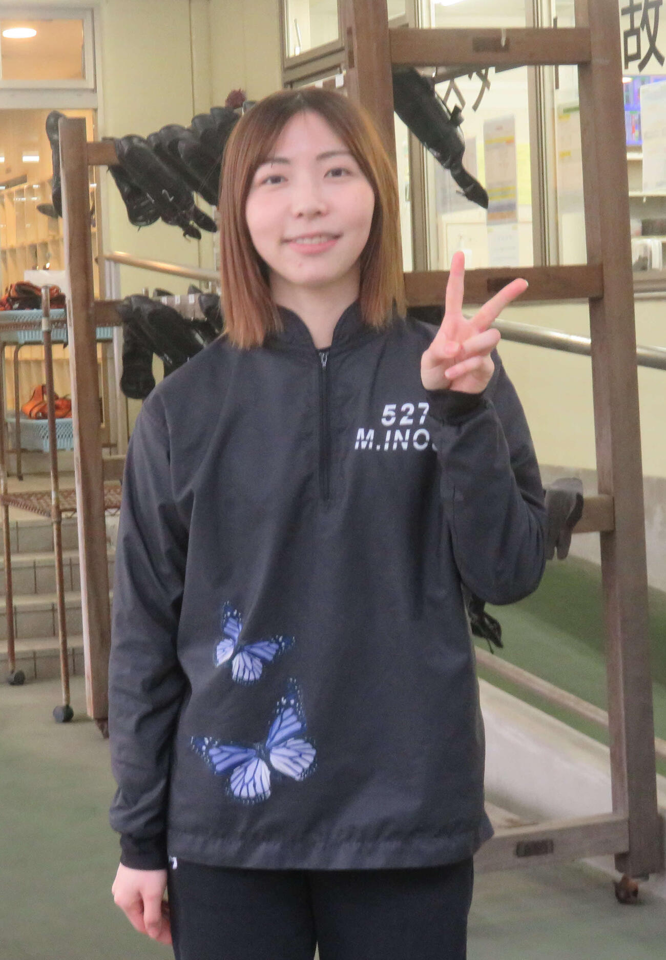 井上未都は念願の初優出を果たしVサイン