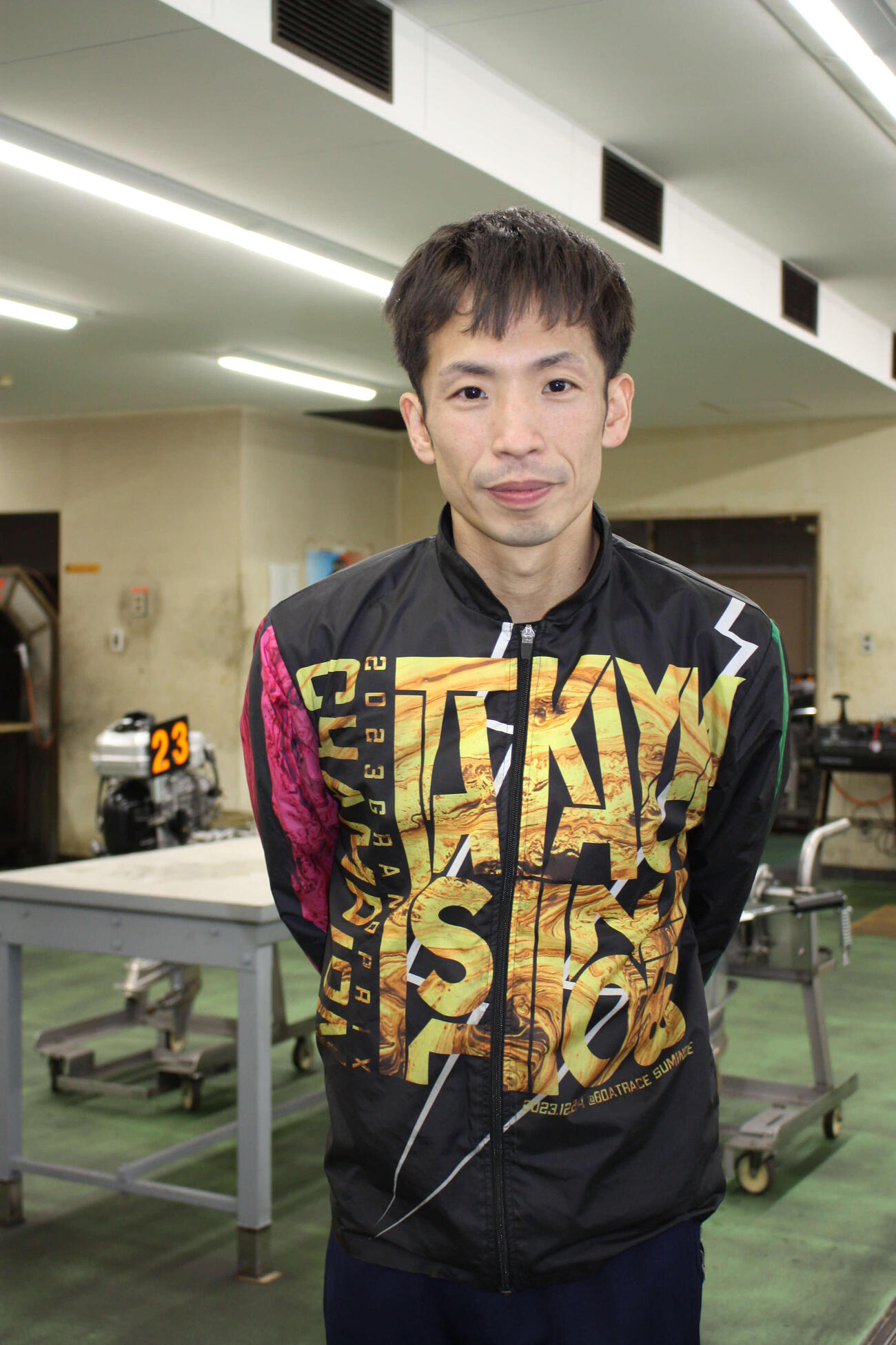 上條嘉嗣が予選最後を逃げてトップ通過を果たした