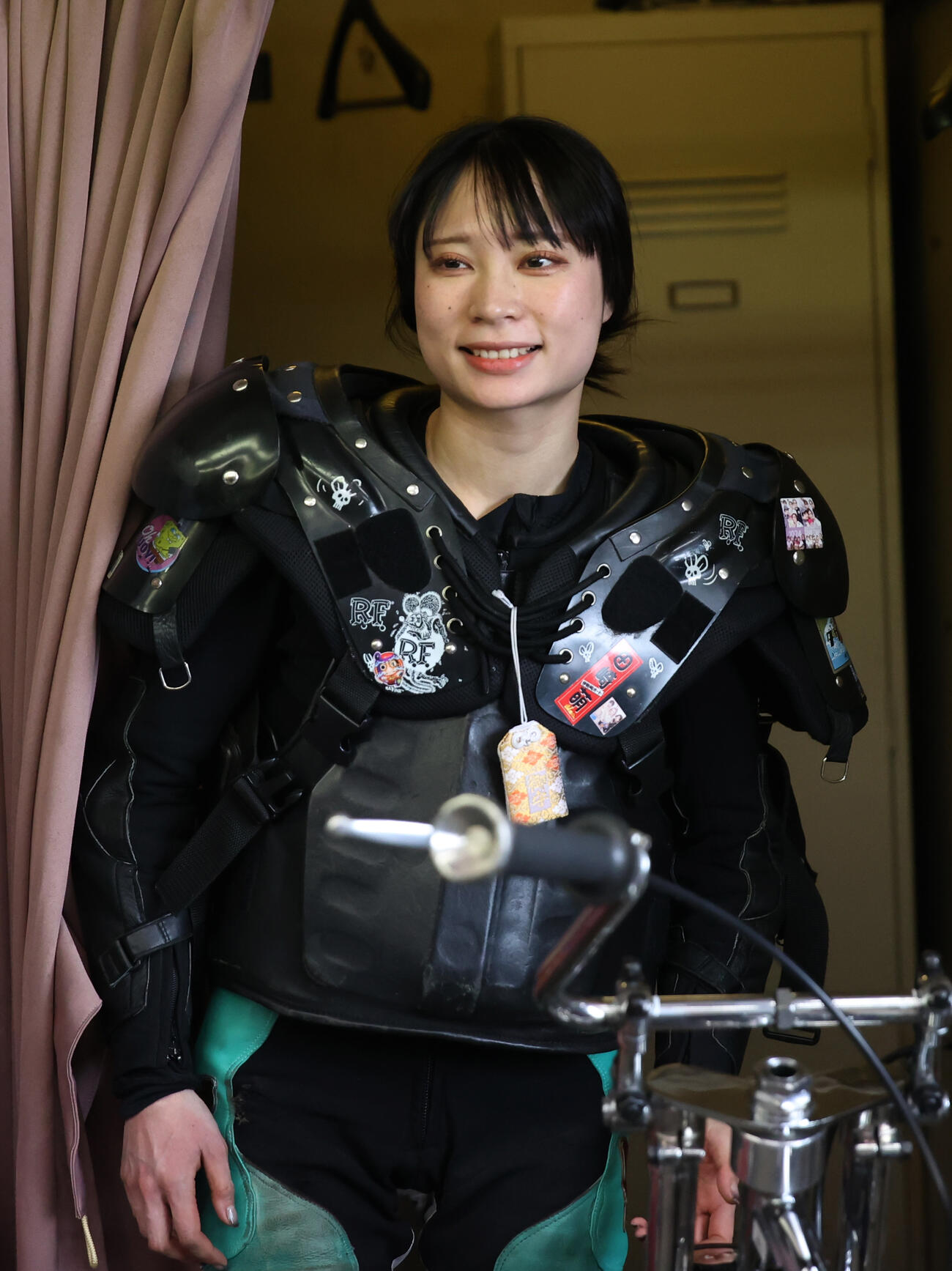 予選4Rで1着の新井日和は笑顔を見せる（撮影・柴田隆二）