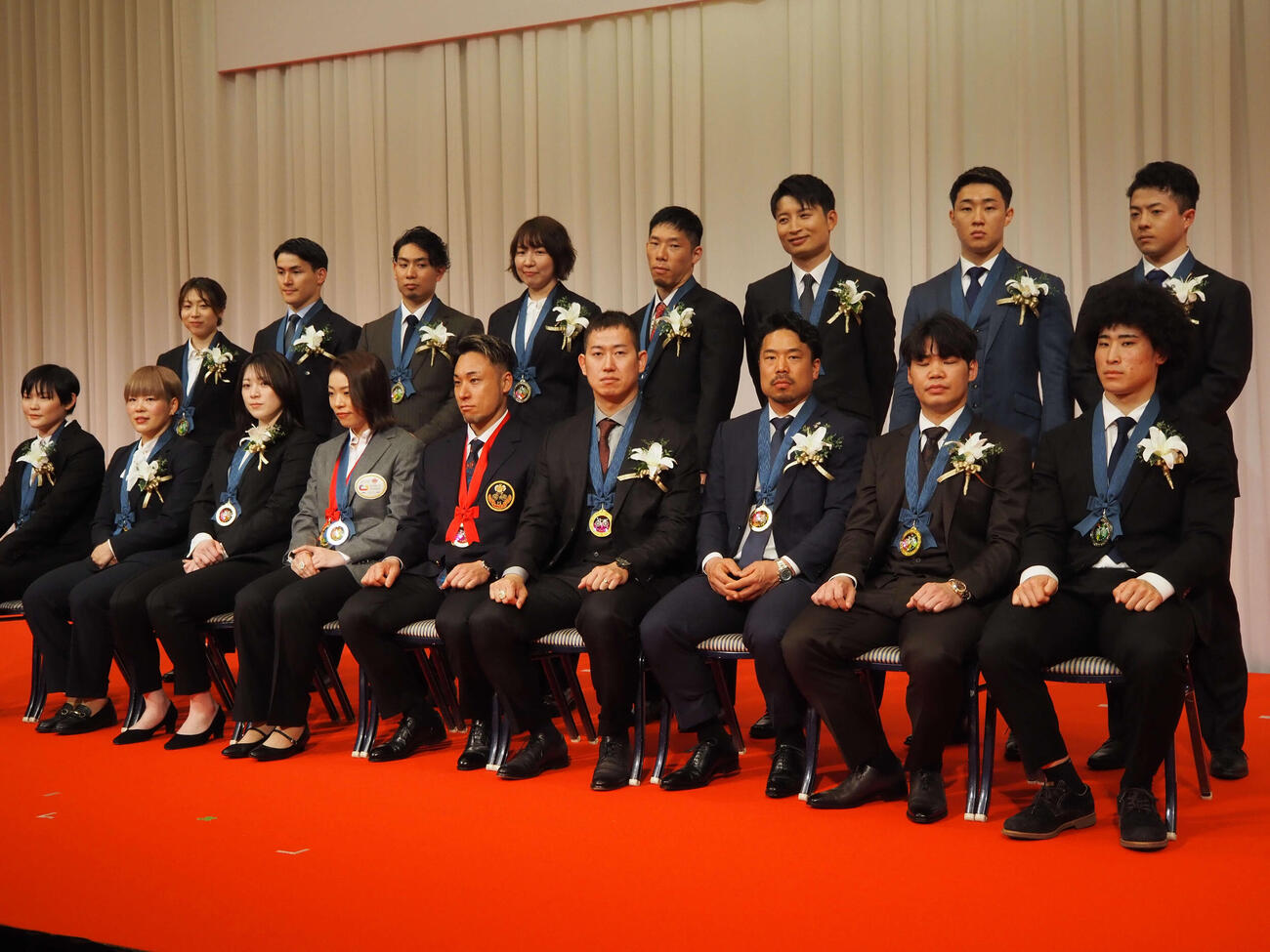 都内ホテルで25年の優秀選手表彰式典が行われた