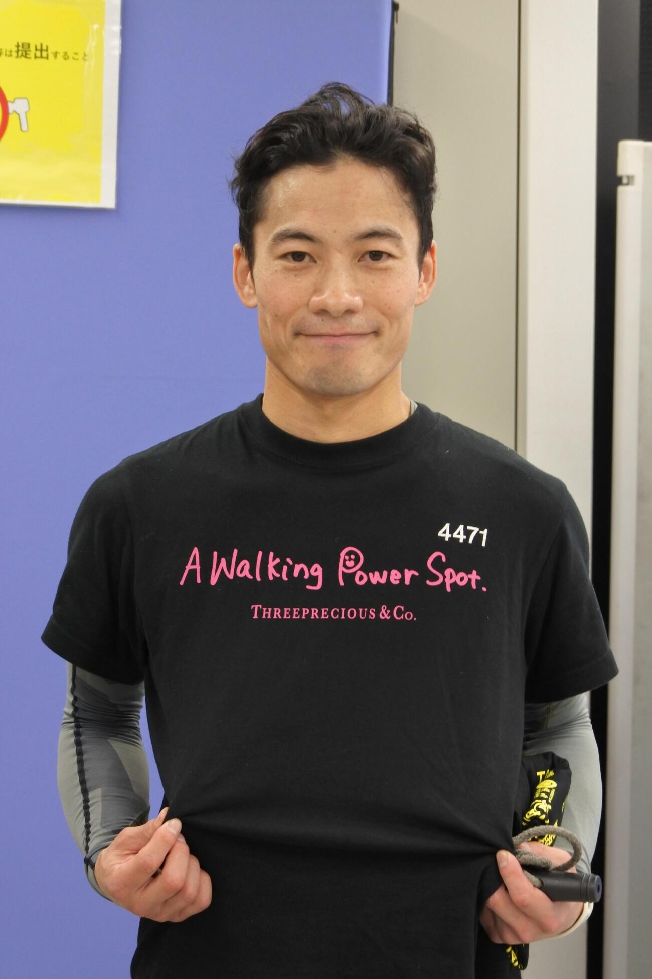 新田泰章がゴルファー佐伯三貴のTシャツからパワーをもらって、優勝を決めた