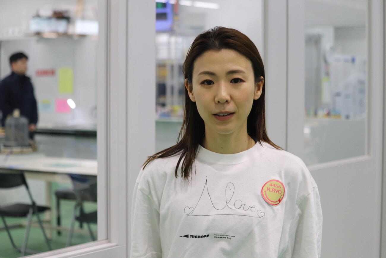 鎌倉涼のTシャツ表面は愛娘がデザインした