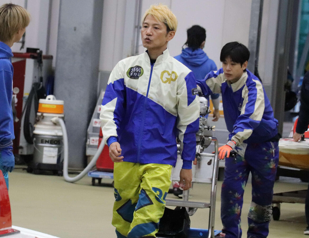 浜野谷憲吾が時間をかけて72号機を立て直す