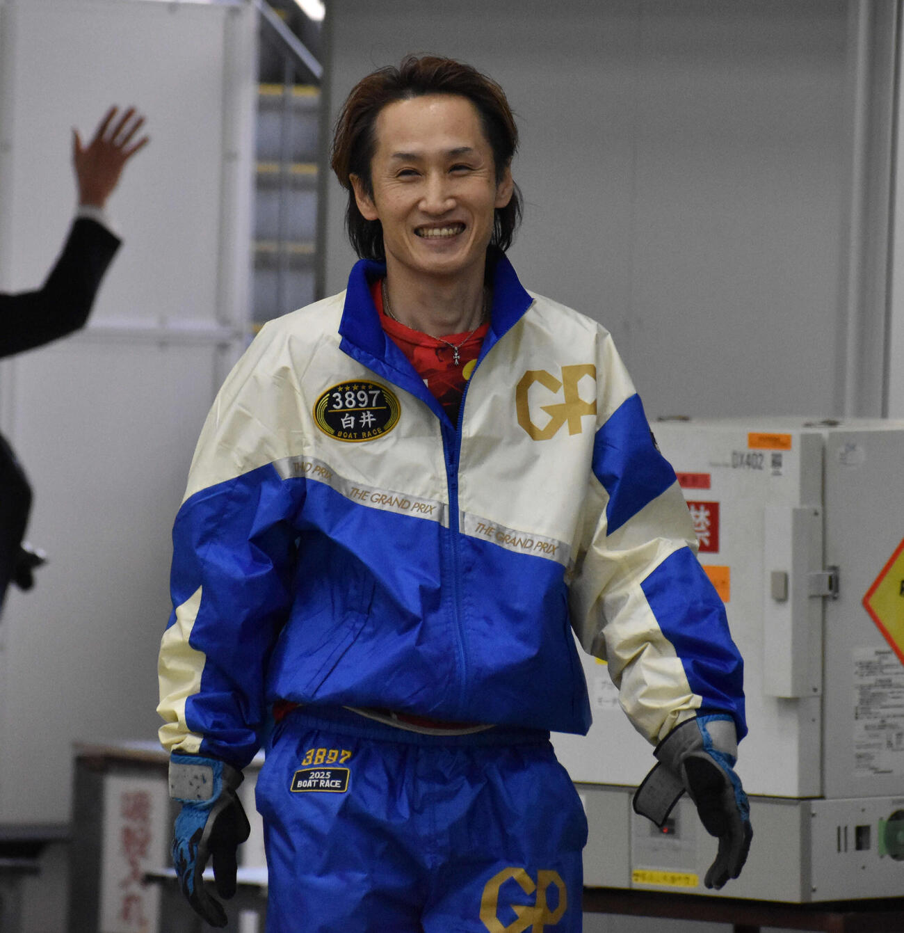 白井英治が底力で予選を突破する