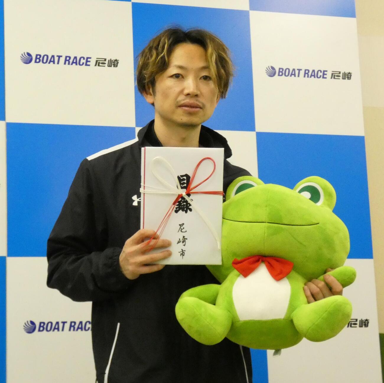 稲田浩二が後半8Rで通算1500勝を達成した（撮影・前原一樹）
